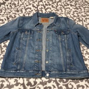 Women’s XL Jean Jacket/ Light wash